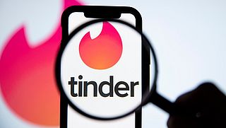 Oplichters doen zich op datingapps voor als slachtoffer seksueel misbruik: 'Bewijs via verificatie dat je geen dader bent'