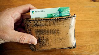 Pas op voor nepmail ABN AMRO: ‘Vraag vóór 10 februari 2025 een nieuwe betaalpas aan’