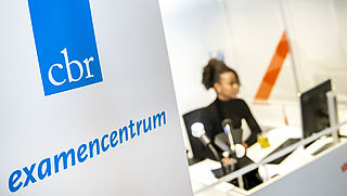 CBR: 'Oplichters bieden voorrang op theorie-examens aan'