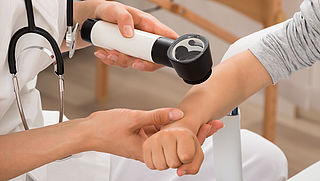 Frauduleuze huidkliniek moet half miljoen betalen