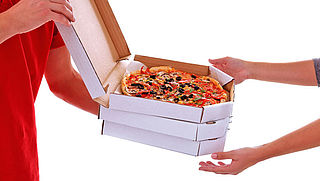 Pizzabezorger betrapt klant op betalen met vals geld