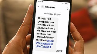 Phishing-sms namens ABN AMRO in omloop: ‘Verifieer onmiddellijk jouw identiteit’