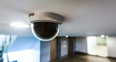'Met internet verbonden beveiligingscamera's niet altijd goed beschermd'