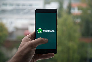Vrouw wordt slachtoffer van oplichting na nep-appje