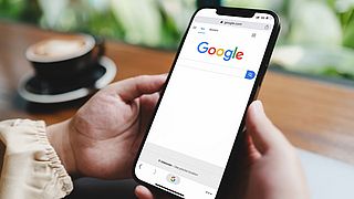 Zo volg je Opgelicht?! in Google Discover en blijf je op de hoogte van de laatste phishingtrucs