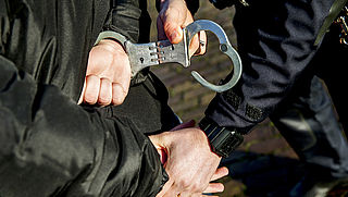 Twee arrestaties wegens oplichting met mondmaskers