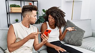 Het laatste nieuws: Kwetsbaarheden bij seksspeeltjes-app, dreigmail over zoutzuur en malware bij Android-gebruikers
