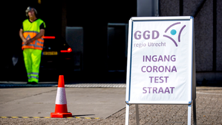GGD-medewerker van coronanummer gearresteerd wegens oplichting: 'Vroeg geld voor een gratis coronatest'