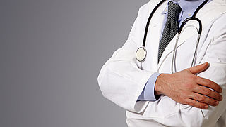 Babbeltruc: 'namens de dokter'