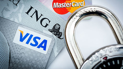 Medewerker creditcardmaatschappij stal van overleden personen