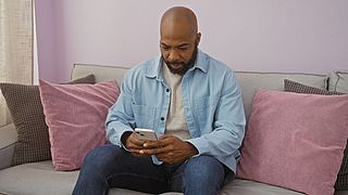 Laat je niet per sms verleiden tot een zogenaamde baan op afstand, want het gaat om vacaturefraude