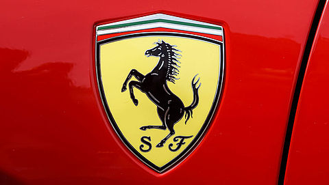 Dief racet tijdens 'proefrit' weg met miljoenen-Ferrari