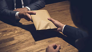 Oud-topman Interpol geeft corruptie toe