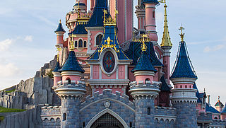 Groep gehandicapten licht Disneyland Parijs op
