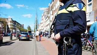 Nepagent berooft man bij benzinestation
