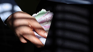 Man licht voormalige werkgever voor tonnen op