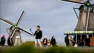 Nepagenten lichten Chinese toeristen op in Zaandijk