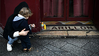 Vrouw doet zich voor als slachtoffer aanslagen Parijs
