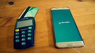 ‘Vraag uiterlijk 15 september je nieuwe ABN AMRO-betaalpas aan’, mailen online fraudeurs