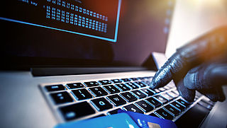 Verdachte hacker aangehouden wegens oplichting van meer dan duizend mensen