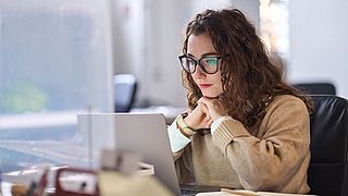 Het laatste nieuws: ken jij deze regel al om je geld terug te krijgen na online oplichting?