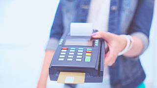 Tienduizenden euro's buitgemaakt door wisseltruc met pinterminals