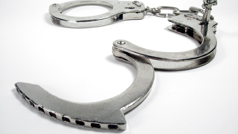 Drie personen aangehouden voor babbeltruc met nepsieraden