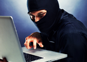 Opstelten wil cybercriminaliteit aanpakken