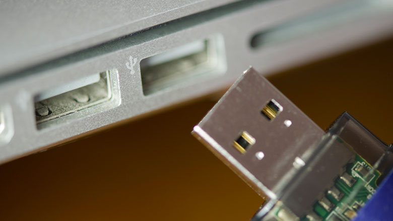 Ken jij de gevaren van USB-sticks? 