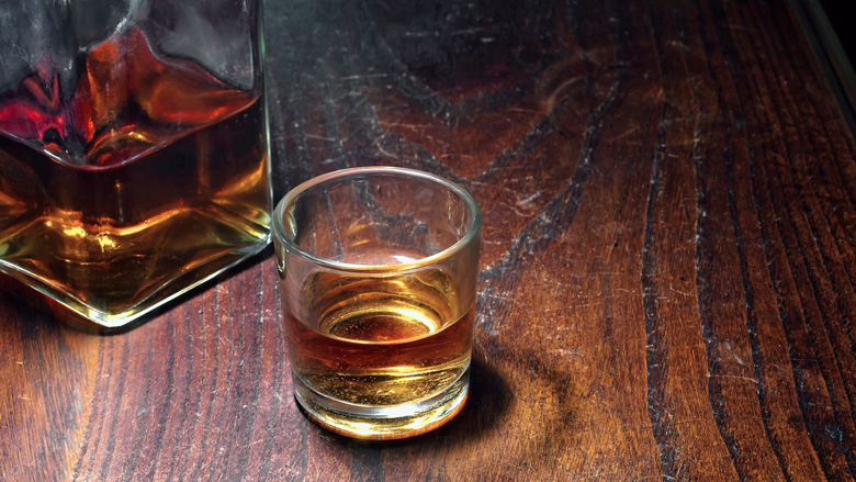 Chinese miljonair betaalt ruim 8600 euro voor glas nepwhisky