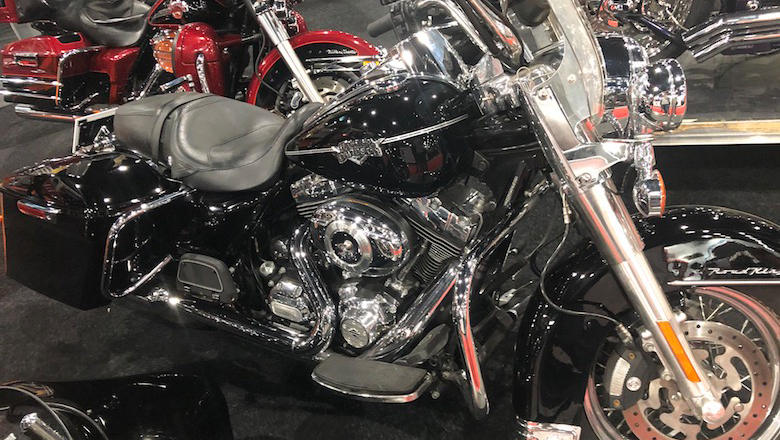 Foto_13.1__Foto_Road_King_op_de_motorbeurs.jpg