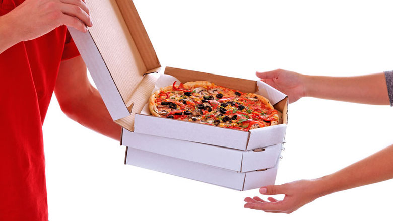 Pizzabezorger betrapt klant op betalen met vals geld