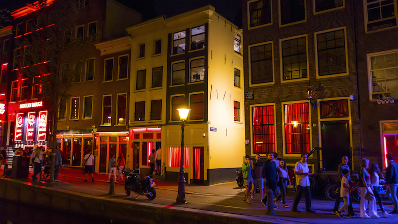 Politie Amsterdam: 'Asielzoekers leveren significante bijdrage aan misdaad in binnenstad'