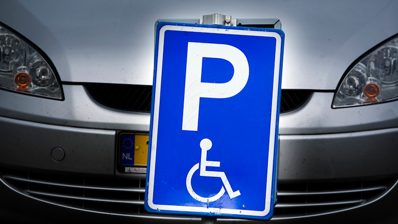 Amsterdamse automobilisten sjoemelen massaal met gehandicaptenkaarten