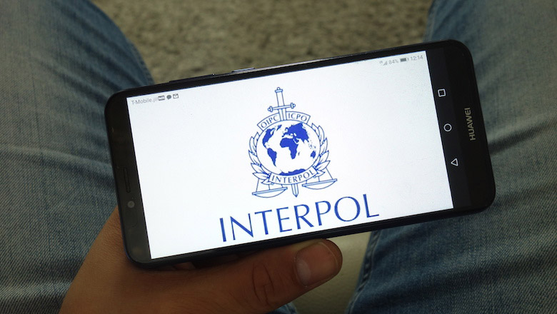 Interpol keert zich tegen end-to-end encryptie en eist backdoor van techbedrijven