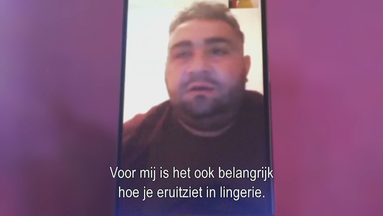 Of Cynthia even een spannend lingeriesetje aan kan trekken Of Cynthia even een spannend lingeriesetje aan kan trekken