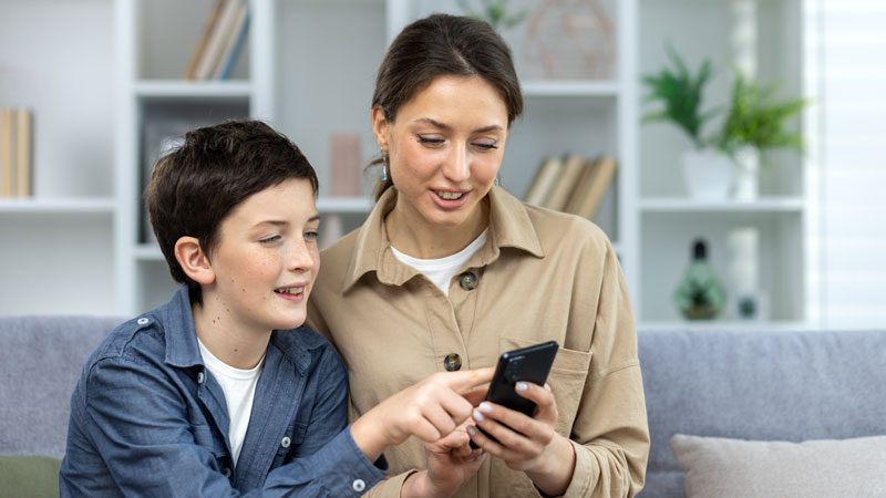 Het laatste nieuws: Politienummer misbruikt door criminelen, nieuwe maatregelen WhatsApp tegen online oplichting en meer