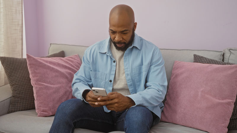 Laat je niet per sms verleiden tot een zogenaamde baan op afstand, want het gaat om vacaturefraude